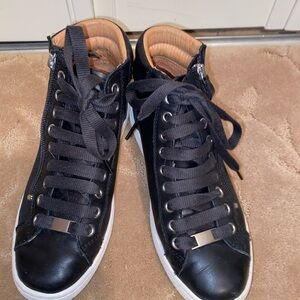 UGG Olive Black Hi top sneaker. Good condition, women’s size 7.